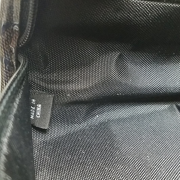 Has anyone seen another one? Coach makeup case - Picture 9 of 9